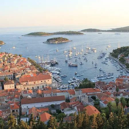 Inzomare Hvar * 萨瓦拉
